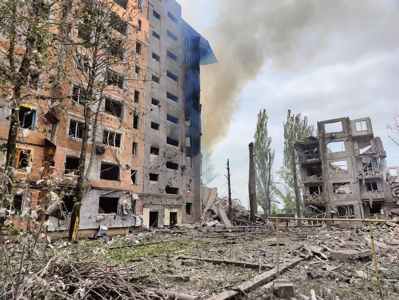 Россия нанесла авиаракетный удар по Авдеевке, под завалами до пяти человек – фото
