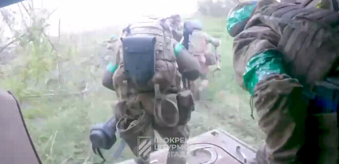 Бойцы 3 бригады показали, как штурмуют россиян под Бахмутом – видео - Фото
