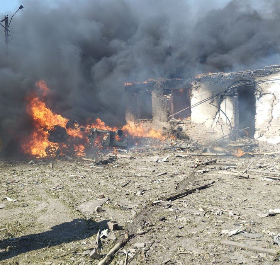 Россия сбросила четыре авиабомбы на Берислав: уже трое погибших – фото последствий
