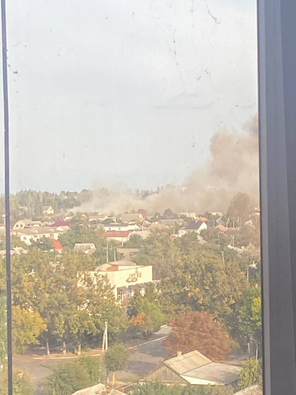 В сети пишут о взрывах в Скадовске, поднялся дым – фото