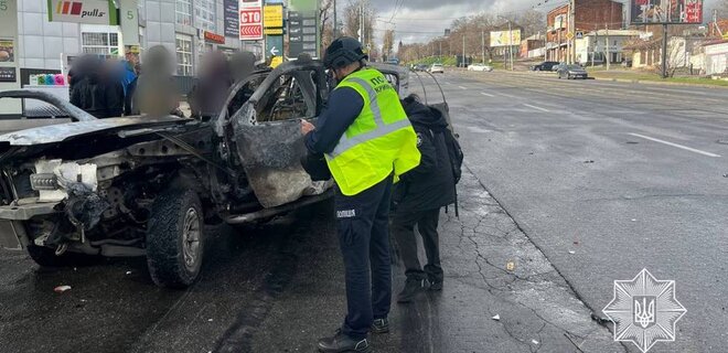 В Харькове на заправке взорвался автомобиль, водителя госпитализировали – фото, видео - Фото