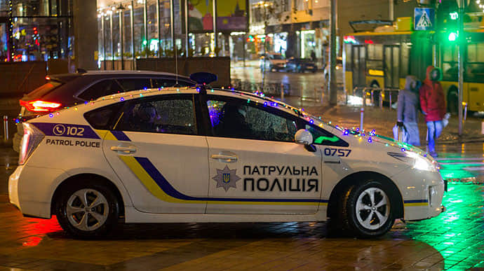 Поліція просить українців провести свята вдома і не порушувати комендантську  